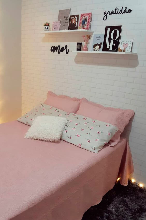 Dekorasi Kamar Tidur Sempit pink minimalis