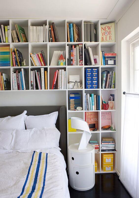 Cara menghias kamar tidur sempit-rak buku
